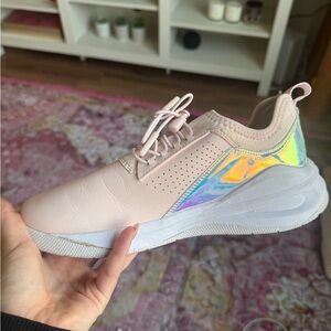 Clove sneakers size 7